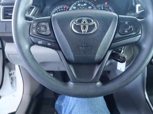 Used 2015 Toyota Camry LE image 21