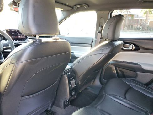 Used 2025 Jeep Compass Limited AWD/4WD image 10