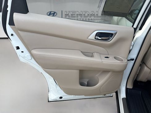 Used 2019 Nissan Pathfinder SV w/ SV Tech Package FWD image 23