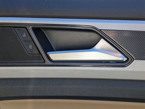 Used 2022 Volkswagen Atlas Cross Sport SE image 36