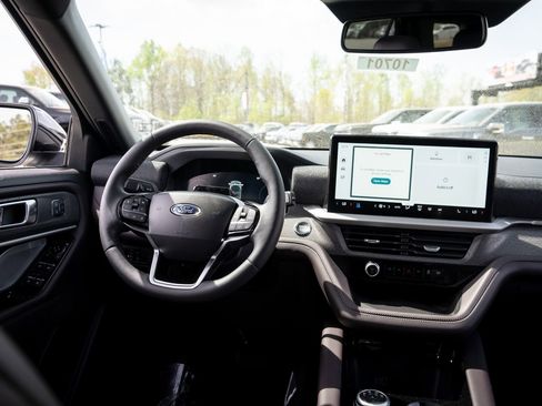 New 2026 Ford Explorer Platinum RWD image 34
