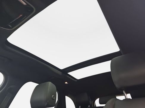 Used 2025 Land Rover Range Rover Velar S image 33