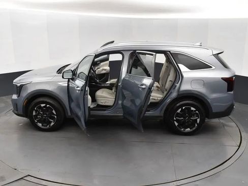 Used 2024 Kia Sorento S AWD/4WD image 7