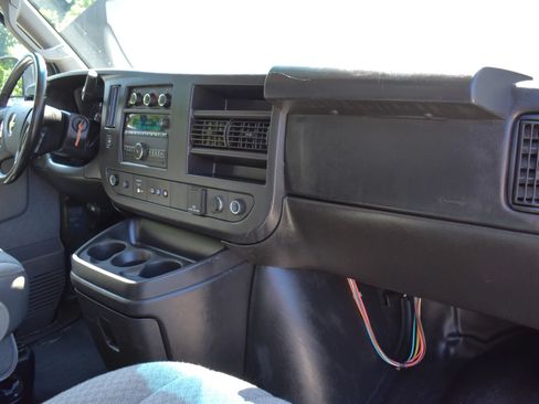 Used 2022 Chevrolet Express 3500 Extended w/ Driver Convenience Package RWD image 19