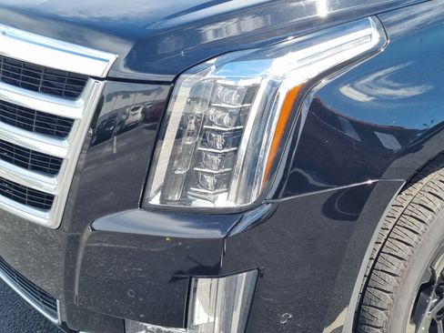 Used 2019 Cadillac Escalade 2WD image 4