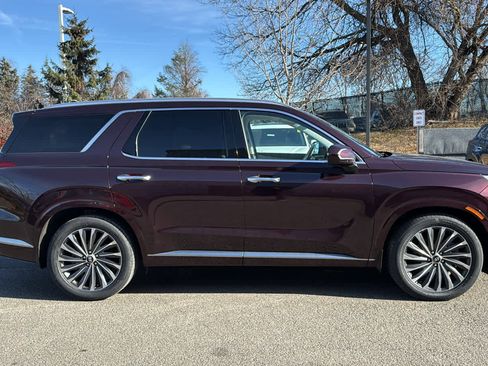 Used 2023 Hyundai Palisade Calligraphy image 2