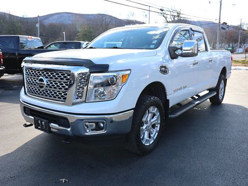 Used 2017 Nissan Titan SL image 3