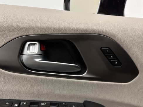 Used 2017 Chrysler Pacifica Limited image 13