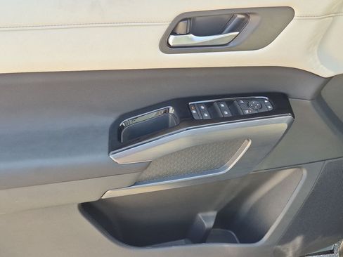 New 2026 Nissan Pathfinder SL FWD image 13