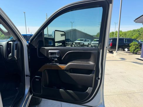 Used 2018 Chevrolet Silverado 1500 LTZ w/ LTZ Plus Package AWD/4WD image 48