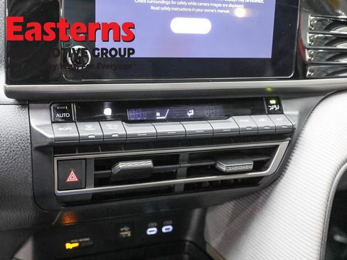 Used 2025 Toyota Camry SE w/ Convenience Package AWD/4WD image 19