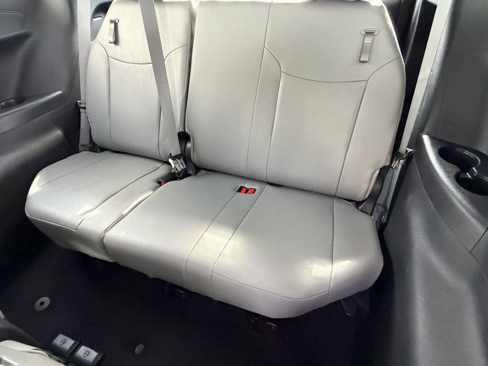 Used 2025 Toyota Sienna XLE FWD image 31