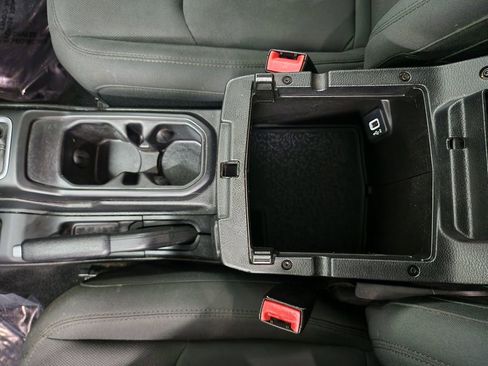 Used 2018 Jeep Wrangler Unlimited Sport image 19