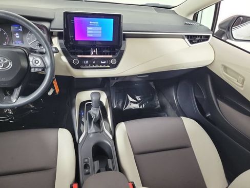 Used 2025 Toyota Corolla LE FWD image 17