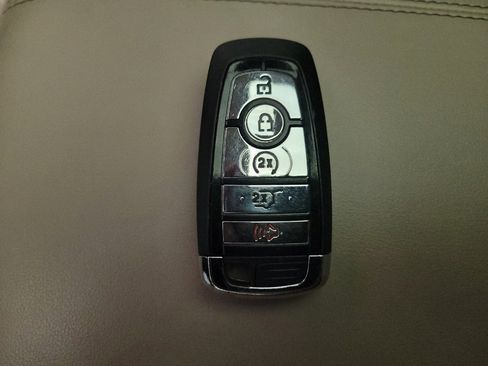 Used 2022 Lincoln Corsair Reserve FWD image 32