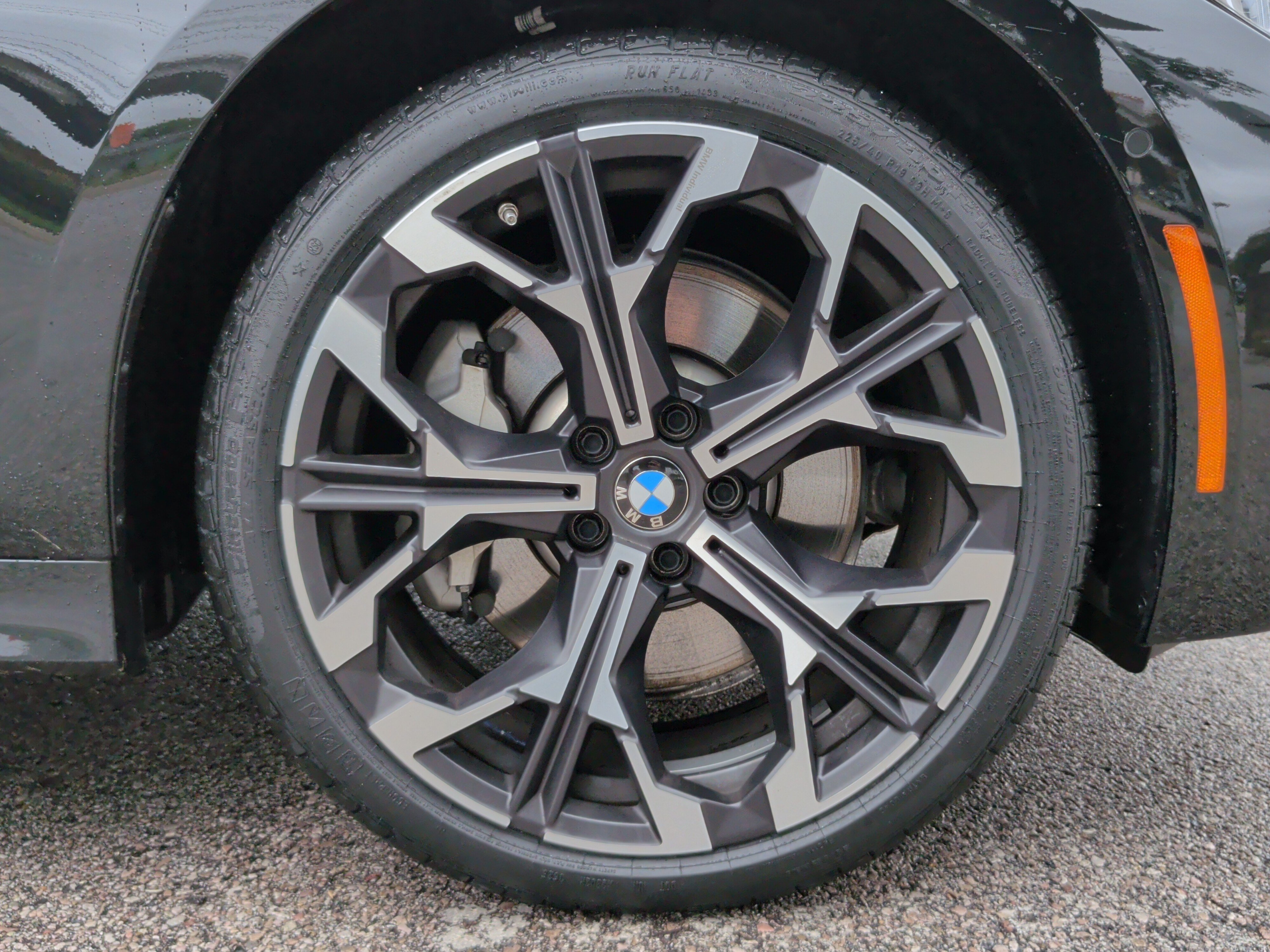 Certified 2025 BMW 330i xDrive Sedan AWD/4WD image 14