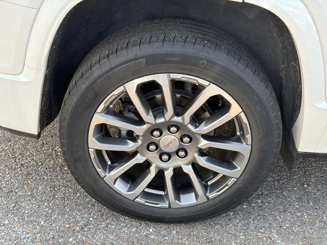 Used 2023 GMC Acadia Denali w/ Denali Ultimate Package FWD image 5