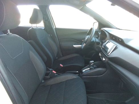 Used 2019 Nissan Kicks SV image 15