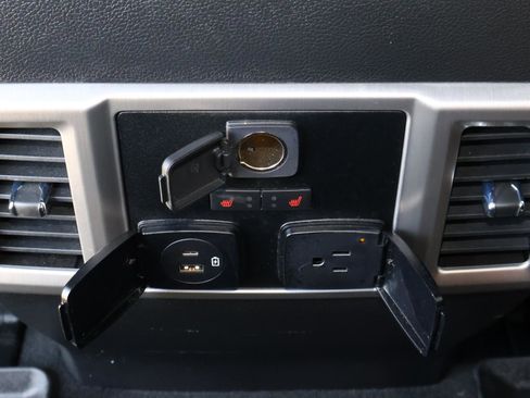 Used 2021 Ford F250 Platinum w/ FX4 Off-Road Package image 18