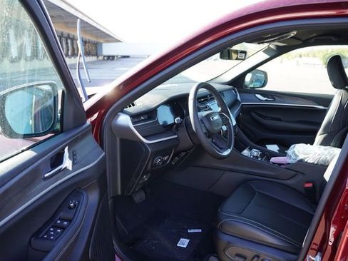 New 2025 Jeep Grand Cherokee L Limited w/ Trailer Tow Package image 10