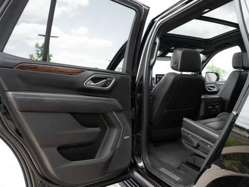 Used 2021 Chevrolet Tahoe Premier AWD/4WD image 25
