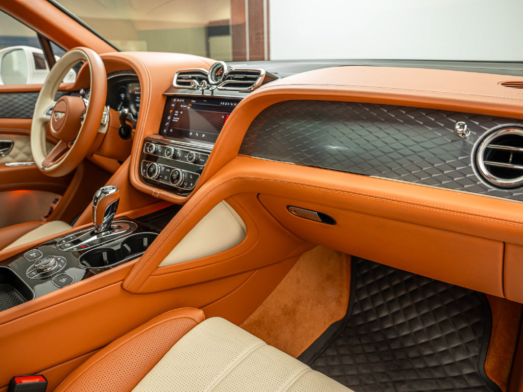 Used 2022 Bentley Bentayga AWD/4WD image 70