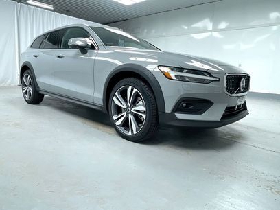 New 2026 Volvo V60 B5 Cross Country Plus w/ Climate Package