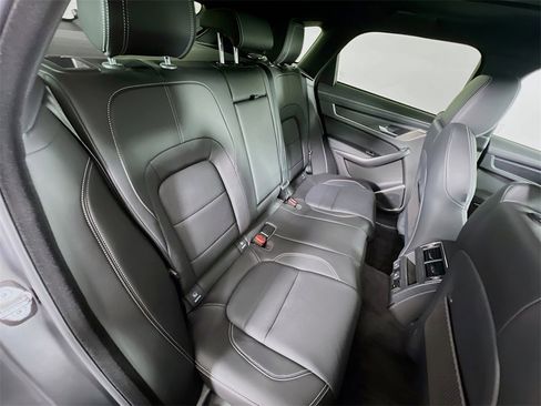 Used 2025 Jaguar F-PACE R-Dynamic S image 28