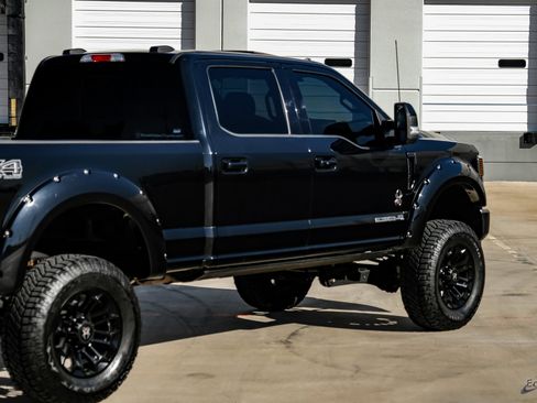 Used 2022 Ford F250 Lariat w/ Black Appearance Package image 15