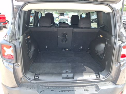 Used 2017 Jeep Renegade Latitude w/ Popular Equipment Group FWD image 36