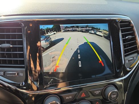Used 2021 Jeep Grand Cherokee Laredo X RWD image 19