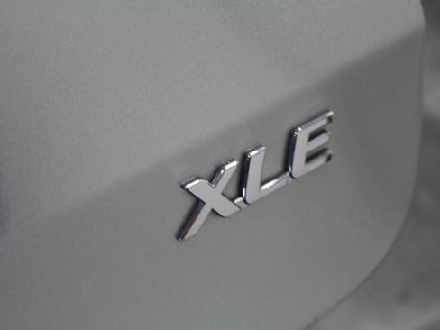 Used 2019 Toyota Sienna XLE image 35