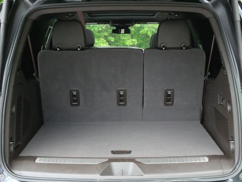 Used 2023 GMC Yukon XL Denali AWD/4WD image 29