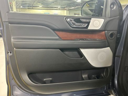Used 2023 Lincoln Navigator Reserve image 9