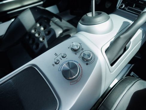 Used 2005 Ford GT RWD image 49