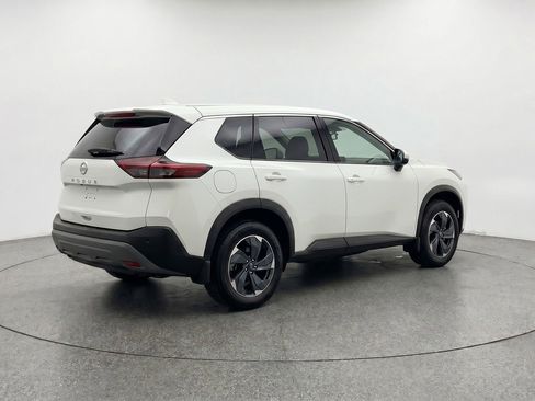 Used 2025 Nissan Rogue SV FWD image 9