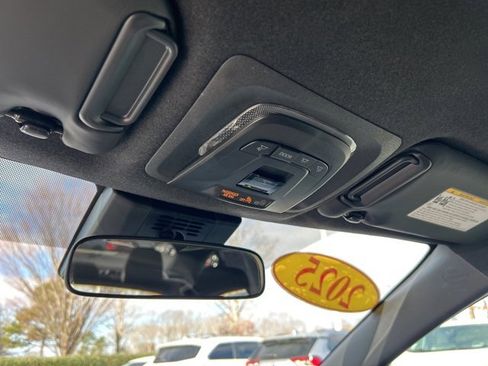 Used 2025 Toyota Corolla SE image 27