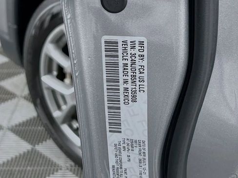 Used 2022 Jeep Compass Latitude image 31