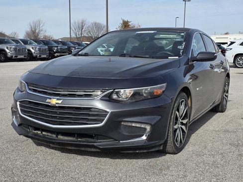 Used 2017 Chevrolet Malibu LT w/ Leather Package image 3
