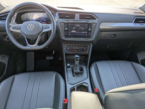 Used 2024 Volkswagen Tiguan SE FWD image 16