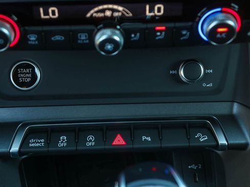 New 2025 Audi Q3 2.0T Premium image 28