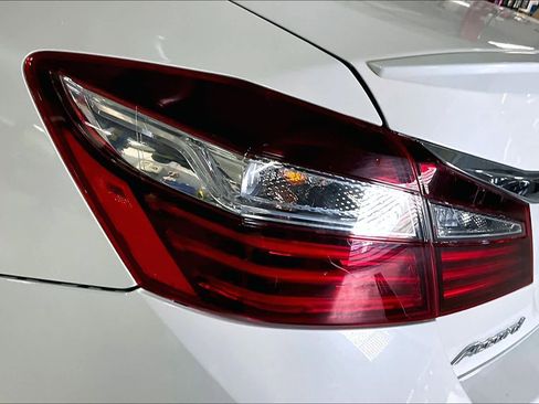 Used 2017 Honda Accord Sport image 26