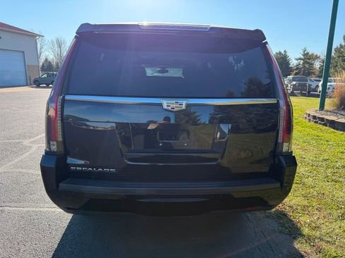 Used 2018 Cadillac Escalade ESV 4WD image 2