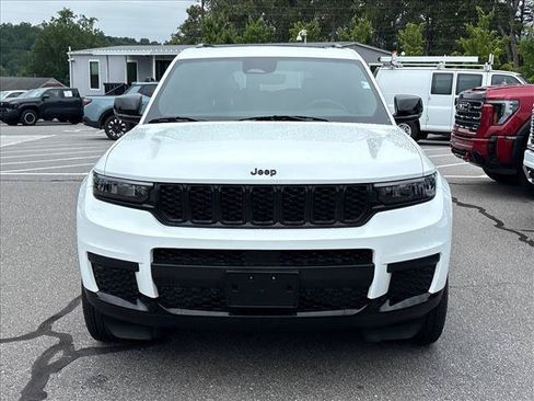 Used 2023 Jeep Grand Cherokee L Altitude AWD/4WD image 3