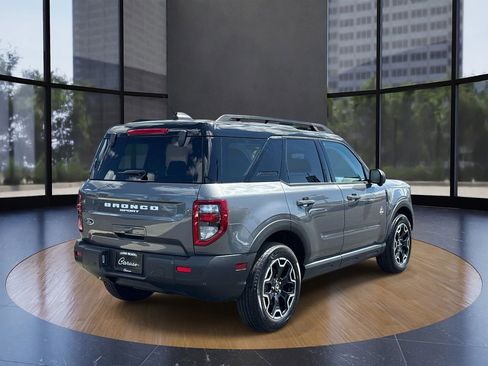 Used 2025 Ford Bronco Sport Outer Banks w/ Outer Banks Tech Package+ AWD/4WD image 3