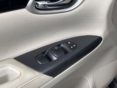 Used 2016 Nissan Sentra SV image 11