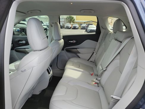 Used 2020 Jeep Cherokee Limited image 13