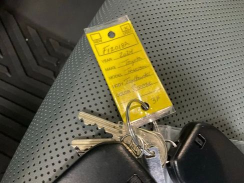 Used 2024 Toyota Tacoma TRD Off-Road image 18