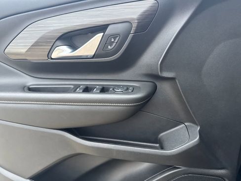 Used 2024 GMC Terrain SLE image 20