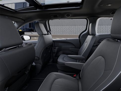 New 2026 Chrysler Pacifica Limited image 23